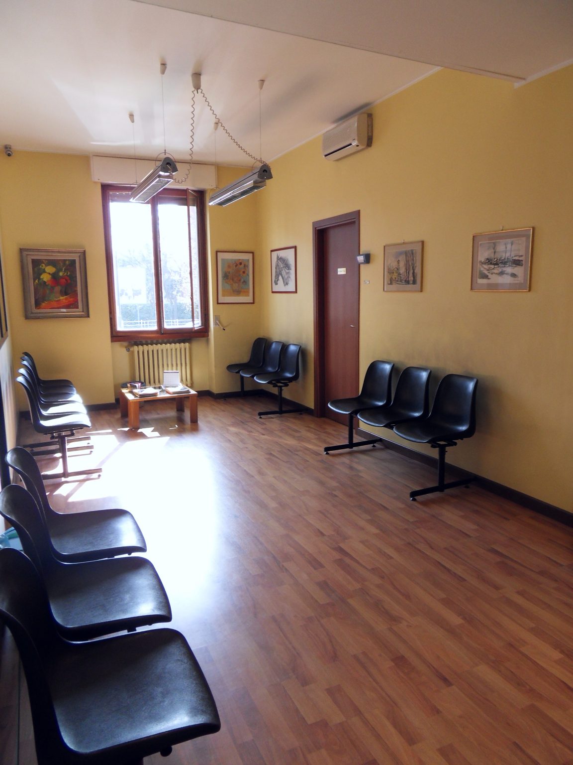 studio-medico-ellisse-sala-attesa-galvagno-carabelli-cramarossa